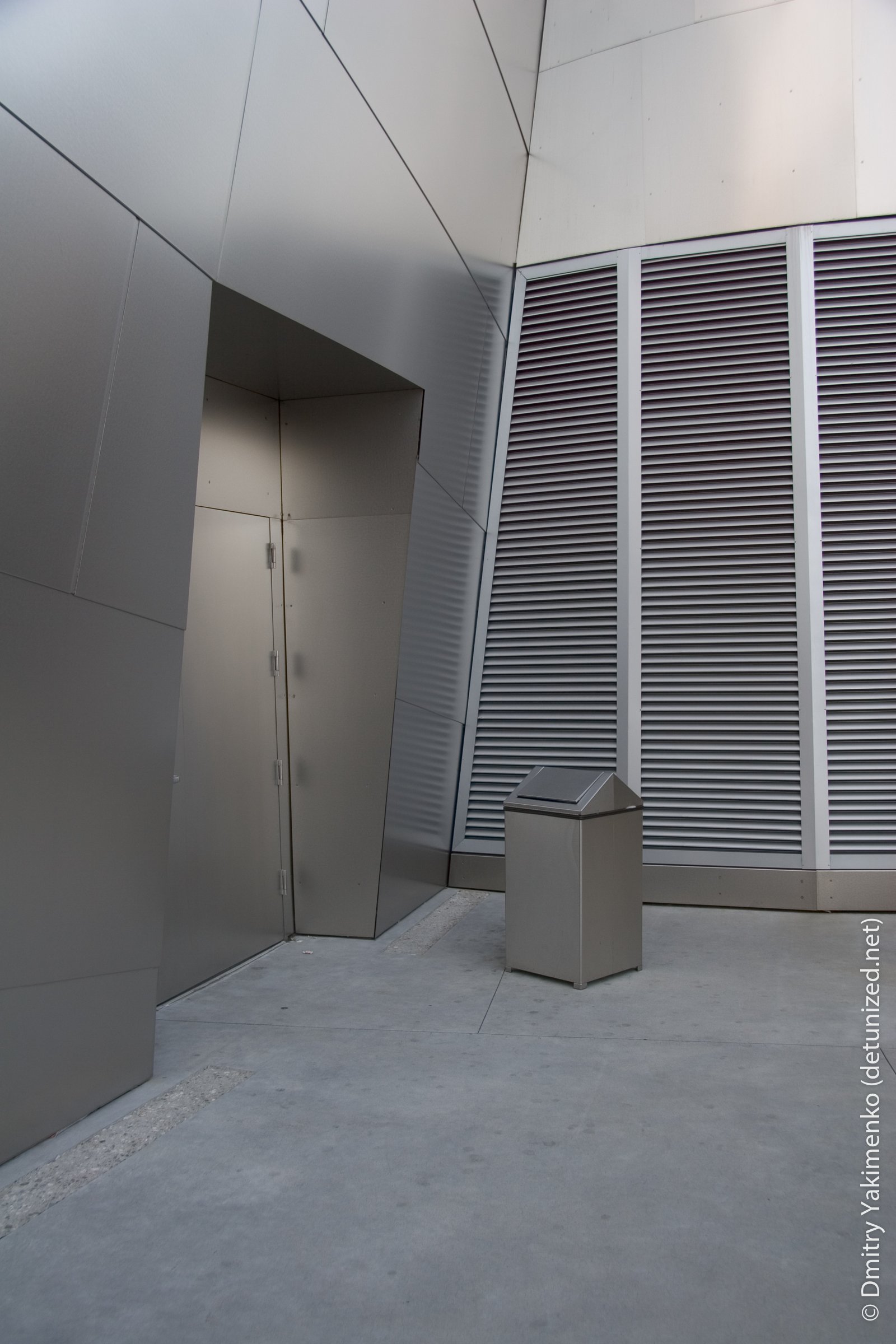 Walt Disney Concert Hall, March 2005, photo 16 of 21
